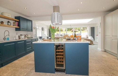 Crantock Cottage | THE ORCHARD, pet friendly, country holiday cottage in Crantock