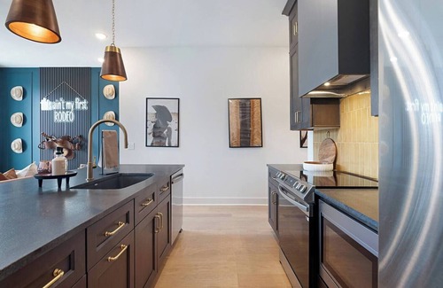 Nashville House | The Outlaw at Hydes Ferry