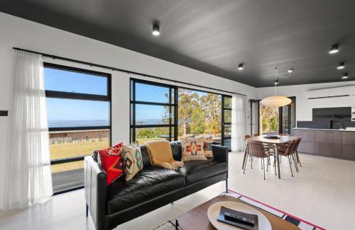 Tinderbox House | The Outlook on Mount Louis - Stunning Views