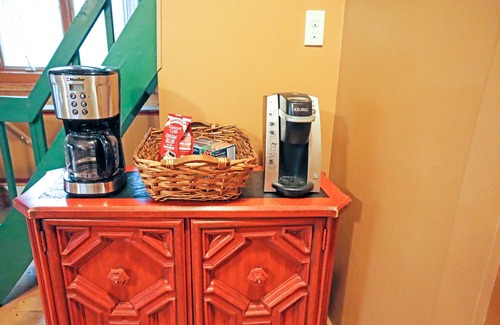 Pekin Cabin | The Owls Perch: Cabin w/Game Room & Pet Friendly
