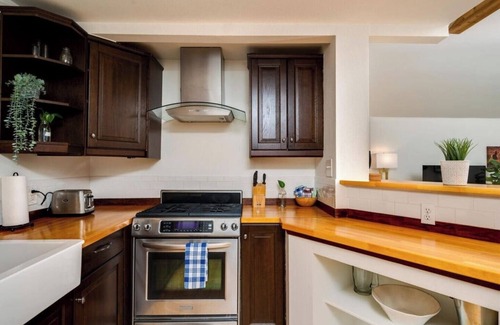 Zilker House | The Oxford. Ideal Zilker Location. Groups Welcome!