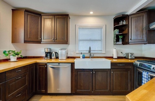 Zilker House | The Oxford. Ideal Zilker Location. Groups Welcome!