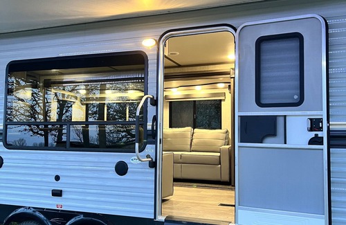 Linn Creek House | The Ozarks Travel Trailer Luxury