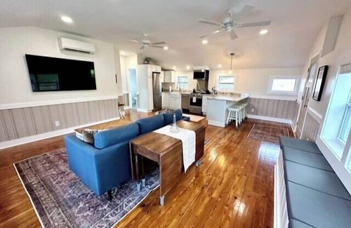 East Hill Apartment | The Palace Summary: T