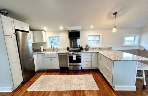 East Hill Apartment | The Palace Summary: T