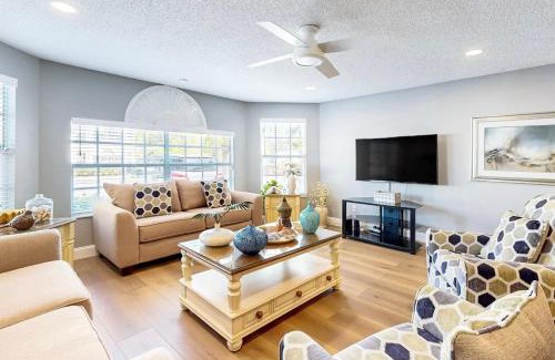 Royal Palm Bay Apartment | The Palms 1st floor By Pool, Fully Stocked 5 stars