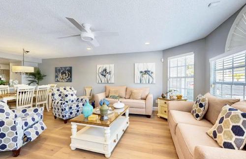 Royal Palm Bay Apartment | The Palms 1st floor By Pool, Fully Stocked 5 stars