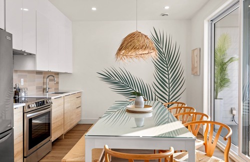 Grand Bend Cottage | The Palms Beach House! 7 BDRM 5 BA