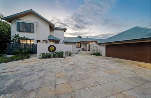 Palmers Island House | The Palms Yamba - Master Suite