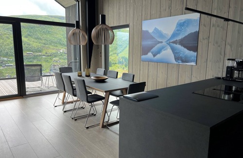 Møre og Romsdal Ski Chalet | The Panoramic Chalet. A perfect base for exploring the world-famous fjords