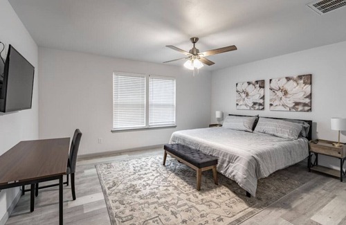 Tech Terrace House | The Paramount - 3BR/2BA - Pet Friendly