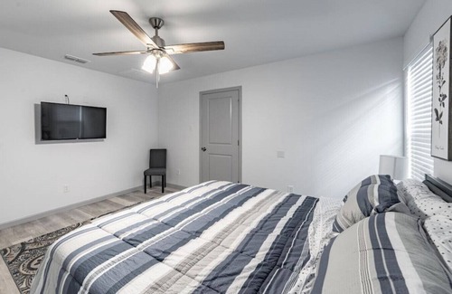 Tech Terrace House | The Paramount - 3BR/2BA - Pet Friendly