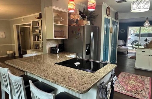 Laurel House | The Parker House – 3BR Southern Gem Filled with Hometown Charm