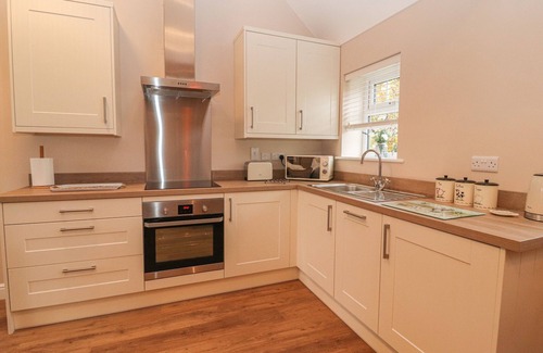 Wimbolds Trafford Cottage | THE PARLOUR, family friendly, character holiday cottage in Chester