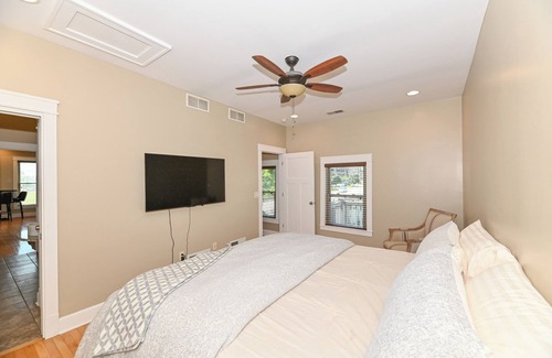 Historic Downtown Racine Apartment | The Party on 6th!
