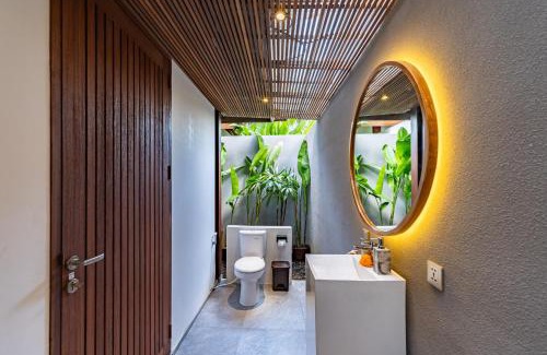 Lodtunduh Hotel | The Peacock Room Ubud