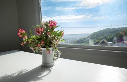 Mount Washington Apartment | The Peak Mt Washington - Large 2bd Apt w A View