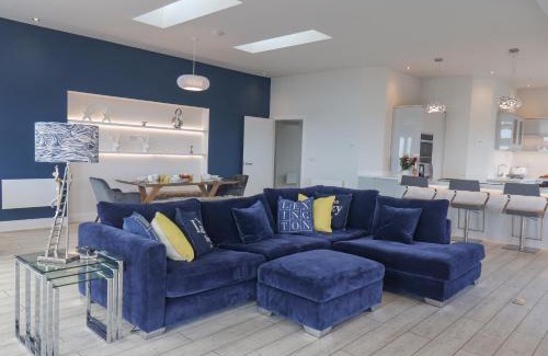 Scarborough Apartment | The Penthouse