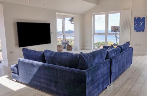 Scarborough Apartment | The Penthouse