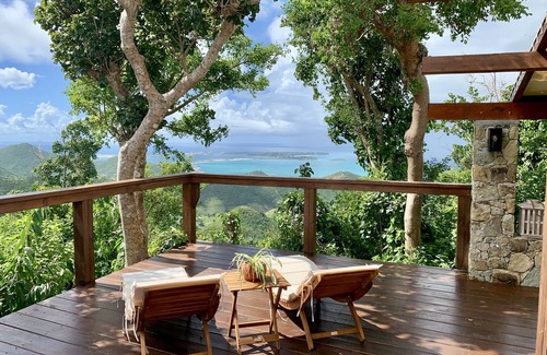Bellevue Cottage | The Perch - A unique stay in a jungle paradise. A true tropical oasis.