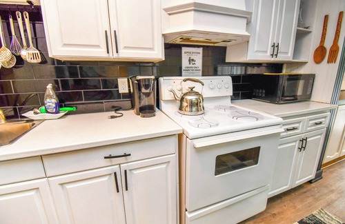 Balm Beach Cottage | The Perfect Tiny Escape in Balm Beach for you and your family!