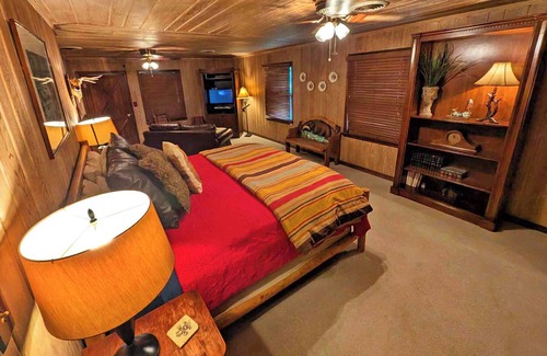 Palisades Bed & Breakfast | The Piñon Cabin at Starlight Canyon Bed & Breakfast
