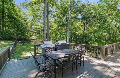 Lutts House | The Pickwick Porch is a cozy 3-bedroom, 2.5-bath home, minutes from the water