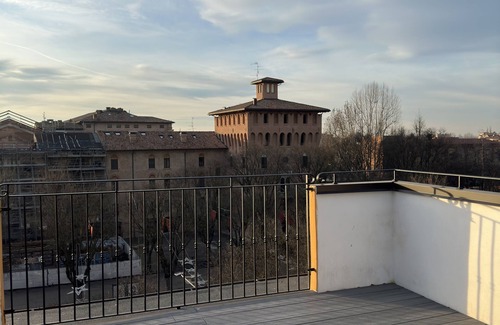 Mirandola House | The Pico Rooms 2- Private patio, bathroom&WiFi