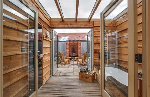 Edgefield Bed & Breakfast | The Pigs