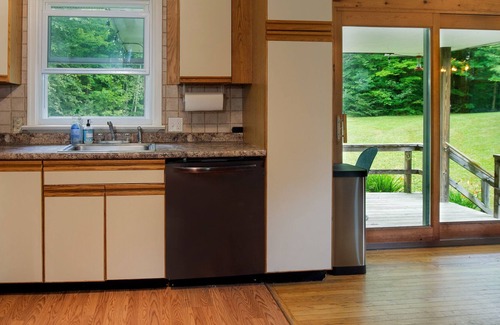 Jamaica House | The Pine Mountain Hideaway minutes to Stratton! 4BR / 2 Bth