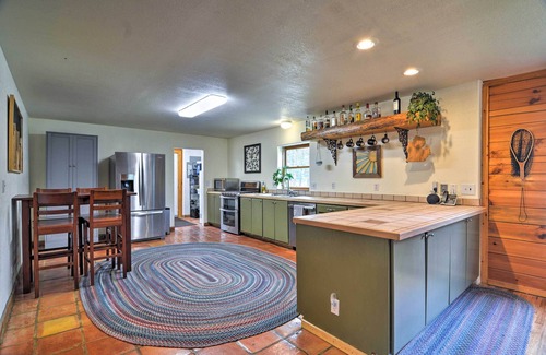 Lyons Cabin | The ‘Pinecone Palace’ w/Hiking Trail Access!