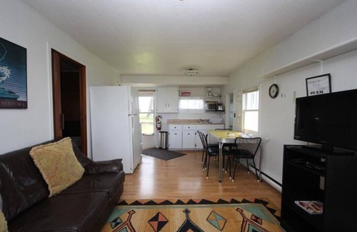 Leeds and the Thousand Islands Resort | The Pines Housekeeping Cottage - Gananoque - Cottage 3