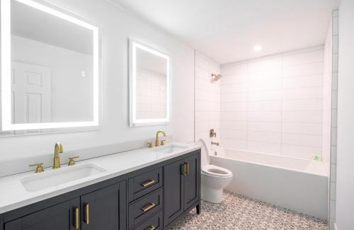 East Kootenay House | The Pines on 15th Ave - Hot Tub, BBQ