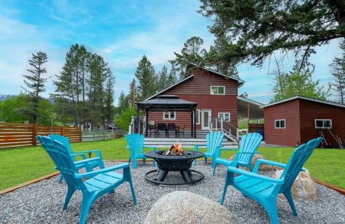 East Kootenay House | The Pines on 15th Ave - Hot Tub, BBQ