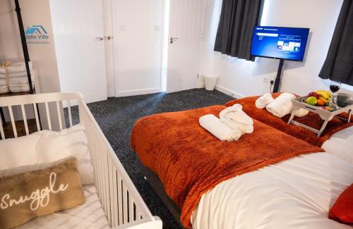 Northampton Villa | The Pines Villa 1 , Spacious 3BR , Home Cinema, Games & EV , Parking for 4 , Sleeps 10