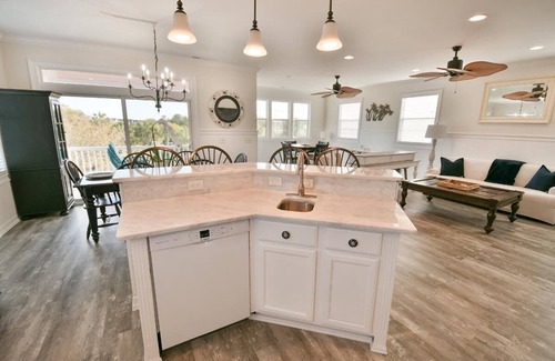 Litchfield by the Sea House | The Pink House: Unwind at Litchfield By the Sea
