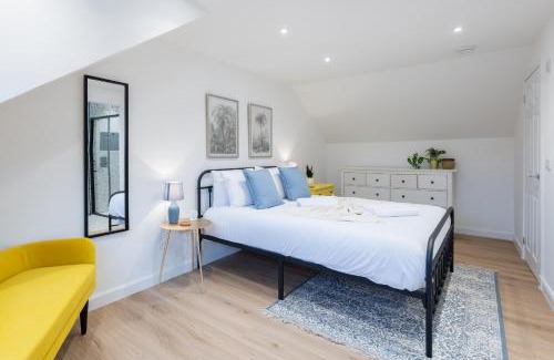 Murthly House | The Pinkish House - 4 bed home in the town centre