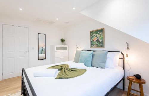 Murthly House | The Pinkish House - 4 bed home in the town centre