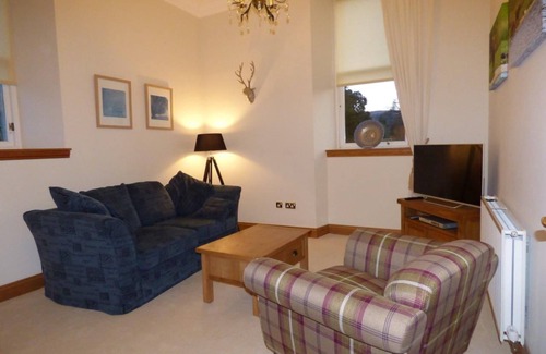Arden Cottage | The Pipers No7 Lomond Castle -Sleeps 2-4 - sleeps 4 guests in 1 bedroom