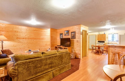 Meadow View Heights Cabin | The Pit Stop - Sleeps upto 10 people