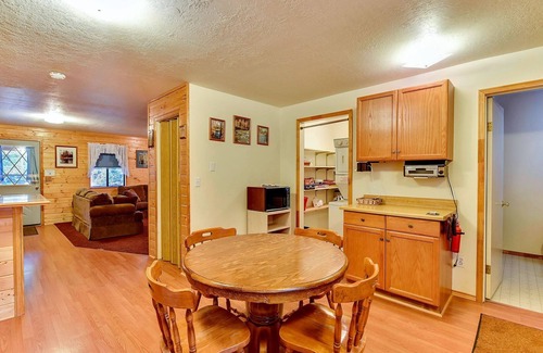 Meadow View Heights Cabin | The Pit Stop - Sleeps upto 10 people
