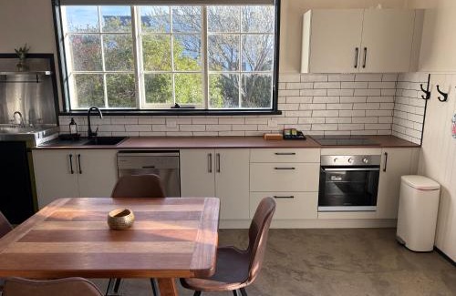 Oatlands House | The Podium Accommodation - Oatlands, Tasmania