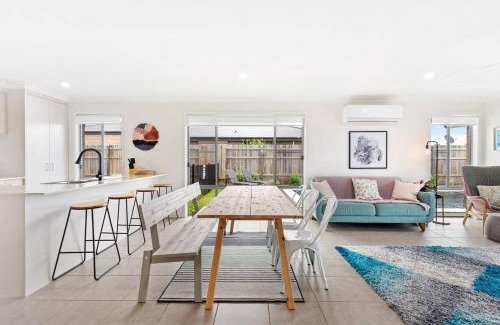 Urraween House | 'The Pool House' Spacious Family Stay at Hervey Bay