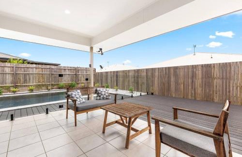 Urraween House | 'The Pool House' Spacious Family Stay at Hervey Bay