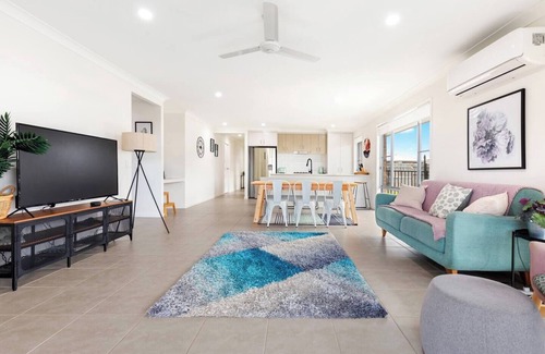 Urraween House | The Pool House Spacious Family Stay at Hervey Bay