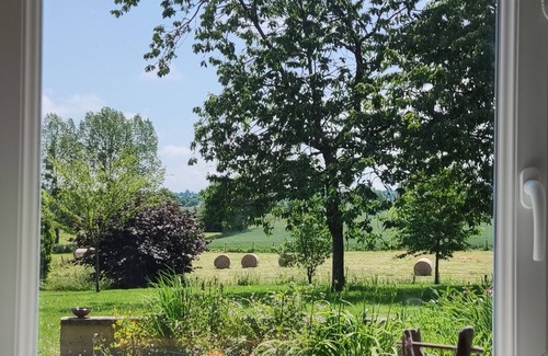 Landelles-et-Coupigny Cottage | The potter entrusts you with his country home