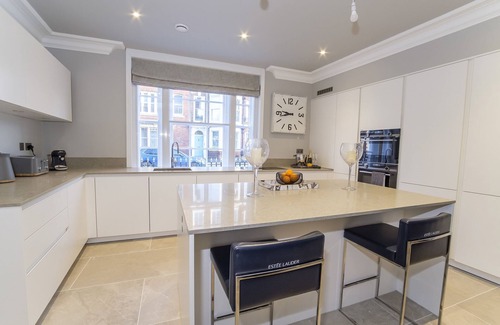 Bootham Cottage | The Presidential Suite, with Parking. - sleeps 4 guests in 2 bedrooms