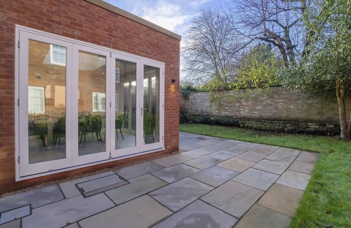 Bootham Cottage | The Presidential Suite, with Parking. - sleeps 4 guests in 2 bedrooms