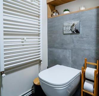 Craiova Apartment | The QUARK Modern Designed 2BR Central Apartment
