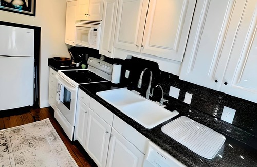 Harleston Village House | The Rabbit Hole Villa – Historic Charm, Private Courtyard & Parking Included